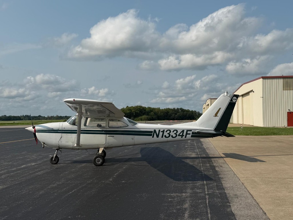 Cessna 172 N1334F at Belmar Aviation